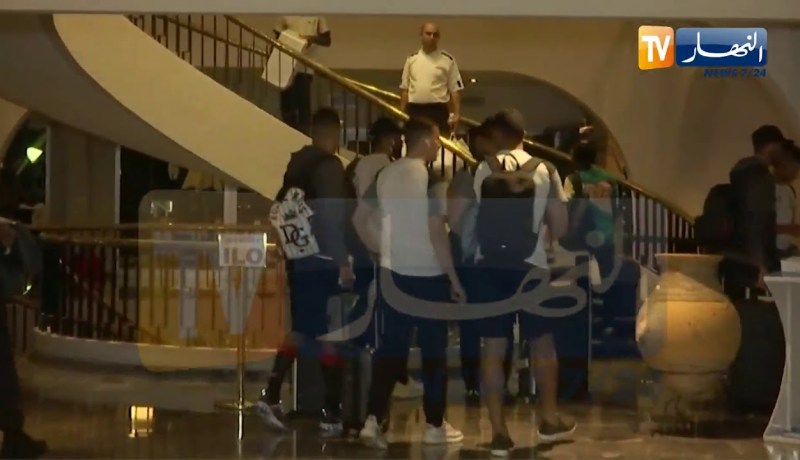 الخضر يتجهون إلى الفندق مباشرة بعد الوصول إلى لومي الطوغولية