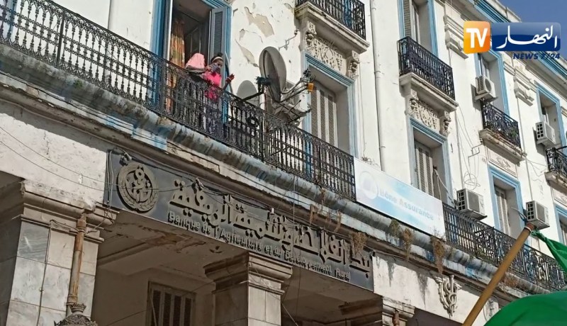 شاهد..تواصل الحراك الشعبي في عنابة للجمعة الـ20 بأجواء عيد الإستقلال !!