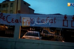 تيزي وزو.. سكان قرية “ثيقناثين” يشعلون الشموع إحتجاجا على عدم ربط 80 عائلة بالكهرباء