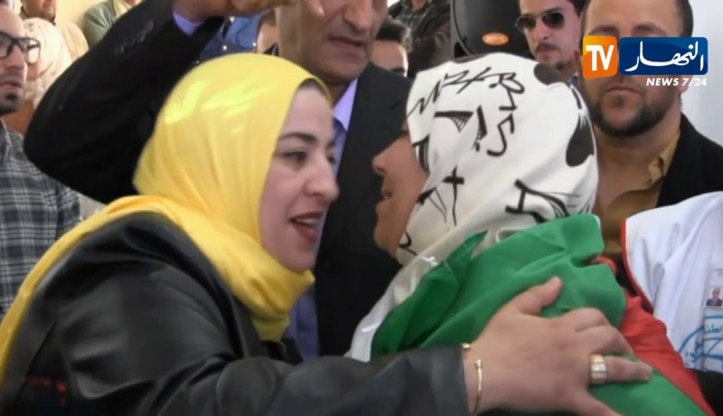 أم البواقي/ شباب نشطاء يكرمون عائلات شهداء الطائرة العسكرية بعين البيضاء