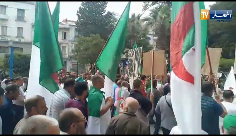 عنابة/ مسيرة سلمية للجمعة الـ 14 على التوالي بشعار..”نوفمبرية المبادئ..باديسية القيم”