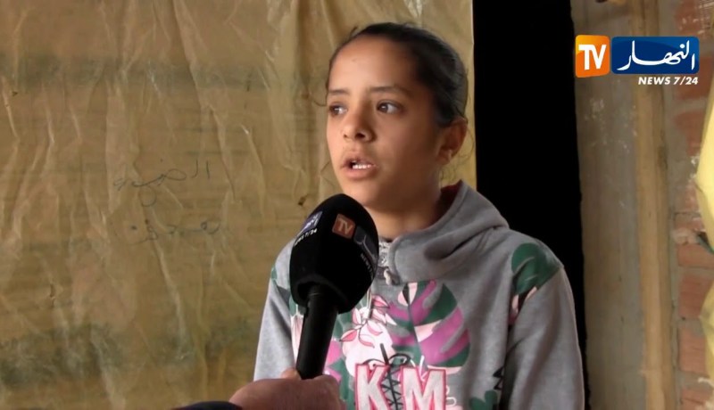 بسكرة/ طفلة تتحدى مرض السرطان والفقر وتحقق نتائج دراسية على ضوء الشمع