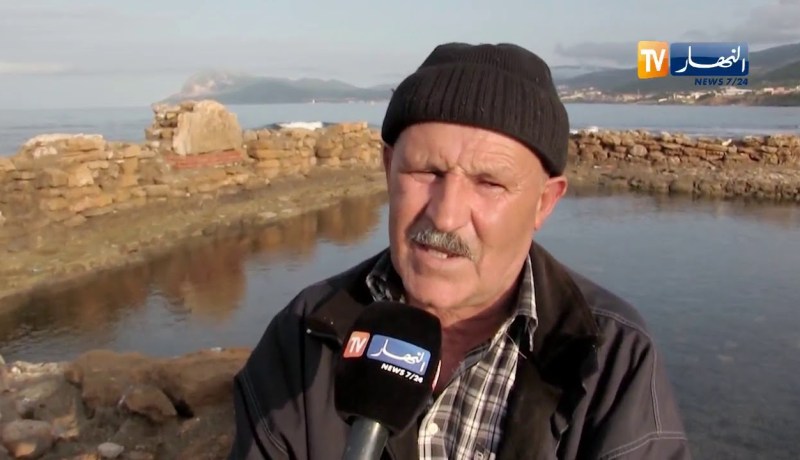 الشلف: عمي الحسين.. عندما يصادق الإنسان أمواج البحر وصنارة الصيد