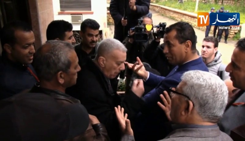 سياسة: منع محافظين لحضور إجتماع الأفلان بسبب دعمهم للحراك الشعبي