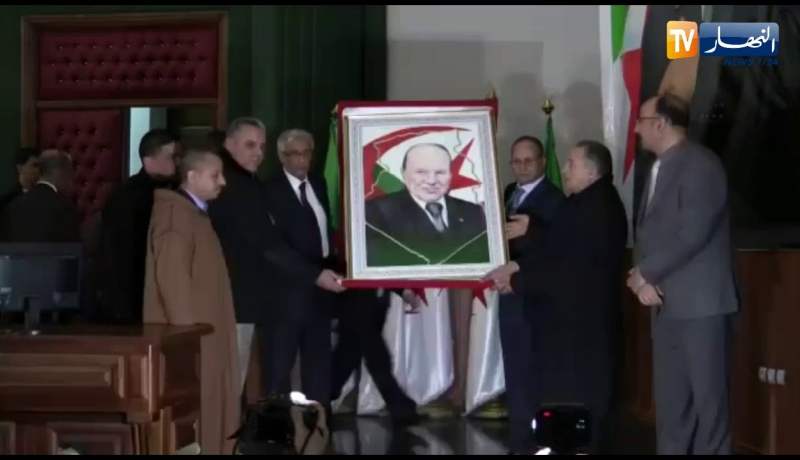 الفلاحين بسيدي بلعباس يكرمون رئيس الجمهورية ة يدعوه للترشح الى عهدة رئاسية خامسة