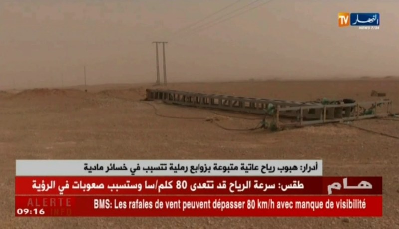 أدرار: هبوب رياح عاتية متبوعة بزوابع رملية تتسبب في خسائر مادية