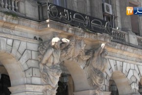 رئاسة: بن صالح يعين “محمد وارث” مديرا عاما للجمارك و كلّف “عمار حيواني” بنيابة محافظ بنك الجزائر