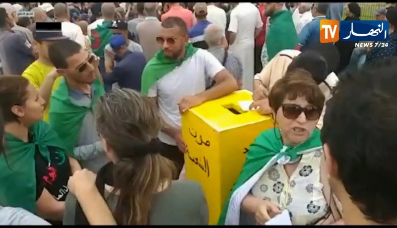 مسيرات سلمية بمختلف ولايات الوطن للمطالبة برحيل جميع رموز النظام