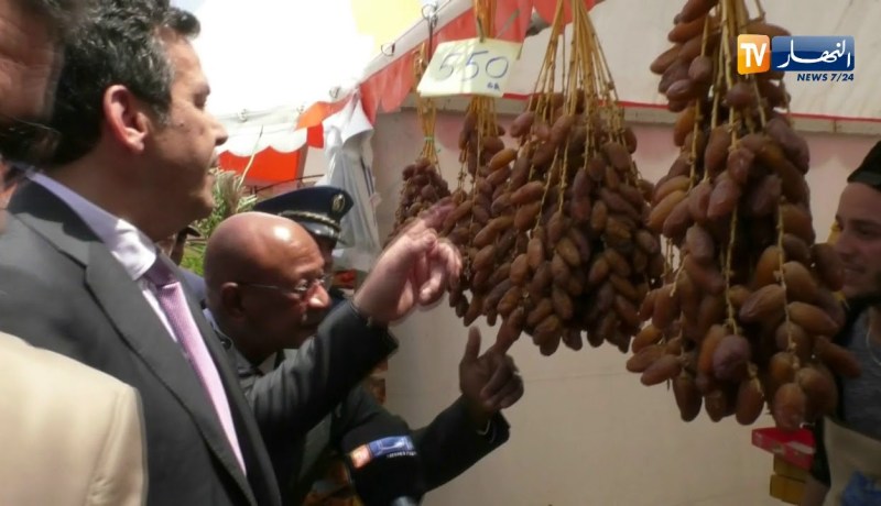 شاهد الوالي زوخ و هو يساوم التمر
