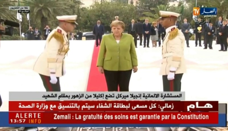المستشارة الألمانية “أنجيلا ميركل” تضع إكليلا من الزهور بمقام الشهيد