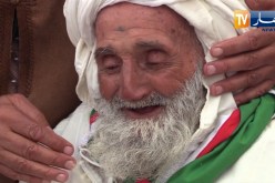 أم البواقي: الحركاتي..  شيخ تجاوز القرن يتمسك بالأغنية الثورية رغم كبر سنه