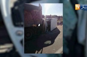 المسيلة: وفاة سيدتين وإصابة 5 أشخاص في حادث إصطدام سيارة بشاحنة