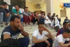 الوادي/ مواطنو بلدية الحمراية يغلقون مقر البلدية ويطالبون إنهاء المجلس