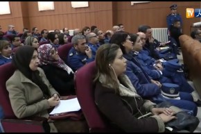 أمن سيدي بلعباس يشاهد تقرير قناة النهار الخاص بالجرائم الإلكترونية بحضور شخصيات أمنية كبيرة