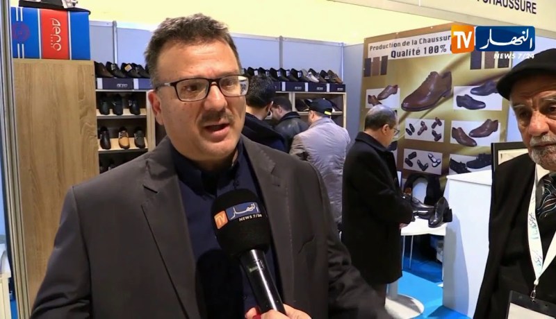 صناعة/ أحذية من صنع محلي في صالون النسيج والجلود..تواجد بطعم الغياب