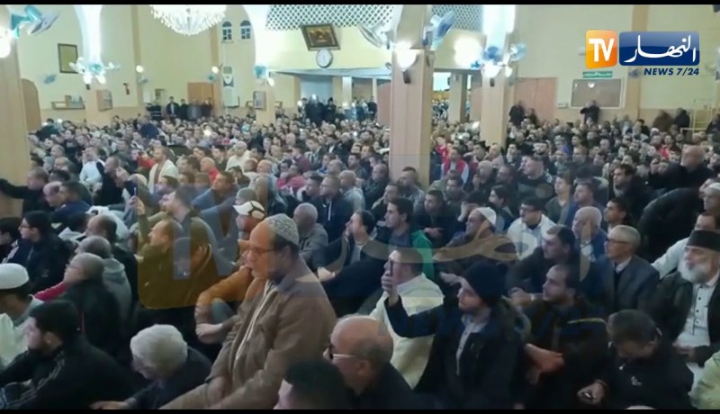 عنابة: اقبال كبير لحضور محاضرة فضيلة الدكتور”عمر عبد الكافي” بمسجد الفردوس بواد القبة