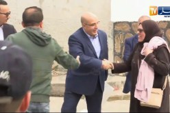 لحظة خروج الإعلامي والناشط السياسي “فضيل بومالة” من سجن الحراش..” نحن احرار وسنبقى أحرارا”