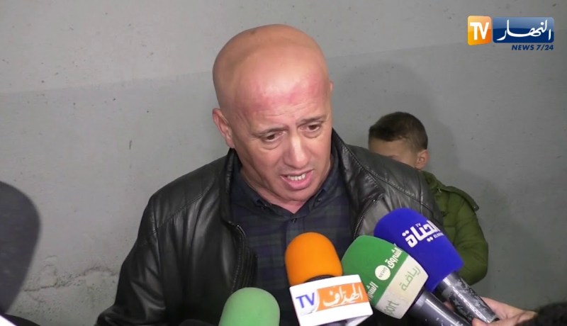 عمرغريب: خدمتي هي لي جابتني..والناس لي راهي تهدر عليا نقولهم أحشموا على روحكم