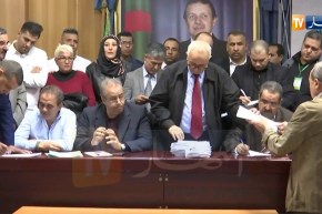 العاصمة: لحظة فرز أصوات المنتخبين لإختيار مرشح الأفلان للإنتخابات التمهيدية للسينا