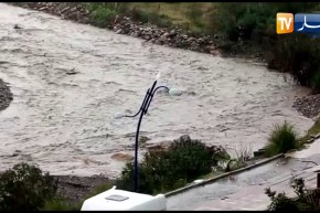 بجاية: شاهد إرتفاع منسوب مياه واد أقريون جراء تهاطل كثيف للأمطار على مناطق شرق الولاية