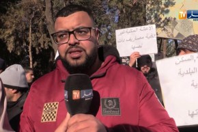 البيض/ إحتجاج المستفيدين من التجزئة الإجتماعية أمام مقر البلدية