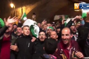 الشعب الجزائري في الشارع إحتفالا بإستقالة الرئيس بوتفليقة بشعار واحد “جيش الشعب خاوة خاوة”
