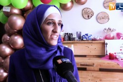 عندما تبرع أنامل سماح.. البالونات.. مصدرا لكسب الرزق.. وفرحة للعرسان والمخطوبين