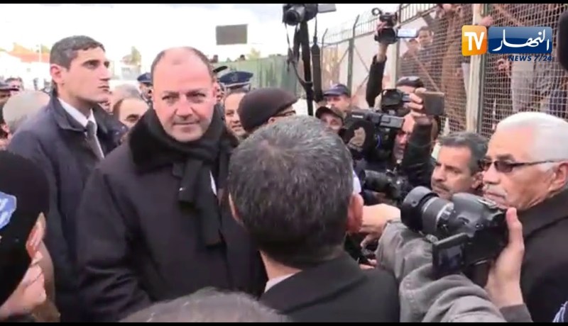 وزير الشباب والرياضة يستمع لإنشغالات أنصار سريع غليزان ويستجيب لمطلبهم