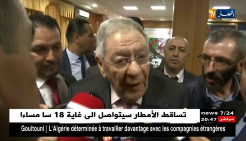 سياسة: ولد عباس يرفع الغطاء السياسي عن بوحجة ويحيله على لجنة الإنضباط