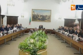 شاهد..بن صالح في يترأس أول إجتماع لمجلس الوزراء