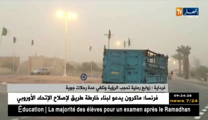 غرداية : زوابع رملية تحجب الرؤية و تلغي عدة رحلات جوية