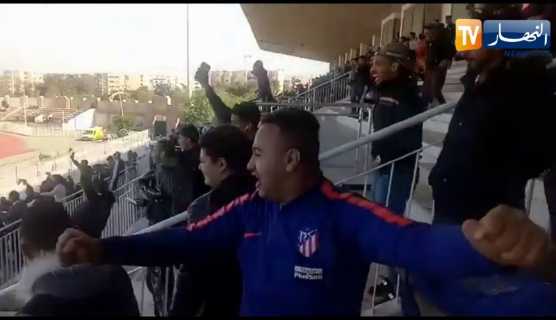 شاهد فرحة جمهور شباب عين تيموشنت بعد نهاية المباراة ضد أثار الرماضين تندوف وفوزهم