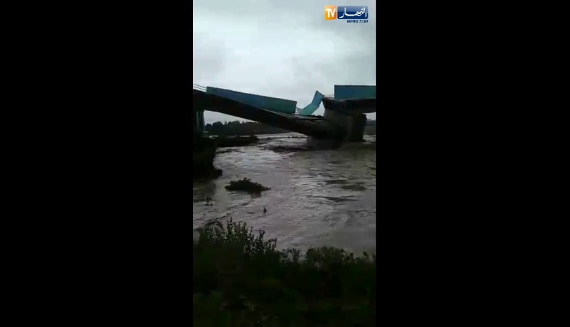 البليدة : سقوط الجسر الرابط بين واد العلايق و موزاية