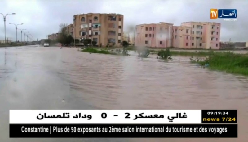 تيارت : تساقط كمية معتبرة من الأمطار و غياب مجاري تصريف المياه بالأحياء و الطرق