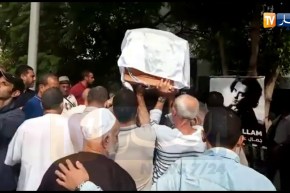 بجاية: لحظة وصول جثمان المرحوم جمال علام إلى بيته