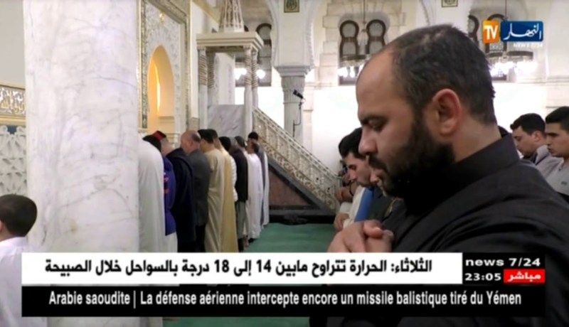 محمد عيسى..لا إسقاط لصلاة الجمعة يوم العيد