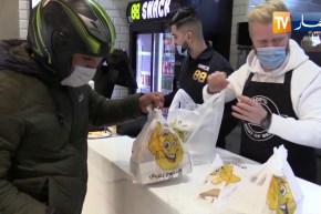 برج بوعريريج  : أصحاب المطاعم ينوذعون خدماتهم حفاظا على نشاطهم بزمن كورونا