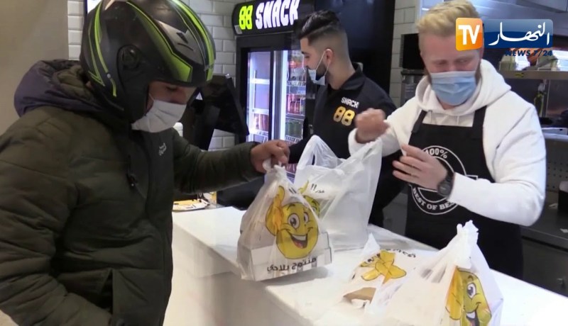 برج بوعريريج  : أصحاب المطاعم ينوذعون خدماتهم حفاظا على نشاطهم بزمن كورونا