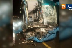 البليدة/ وفاة شخص وإصابة 11 آخرين في حادث إصطدام حافلة بشاحنة
