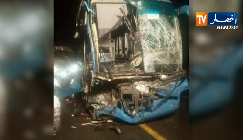 البليدة/ وفاة شخص وإصابة 11 آخرين في حادث إصطدام حافلة بشاحنة