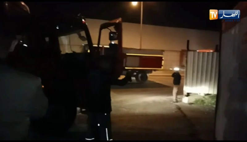 العاصمة… نشوب حريق داخل ورشة كوسيدار بالقرب من محطة بنزين بخروبة