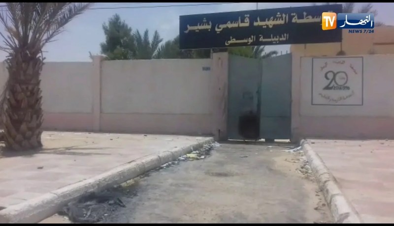 تلاميذ يخرّبون ويحرقون مدخل متوسطة بالوادي
