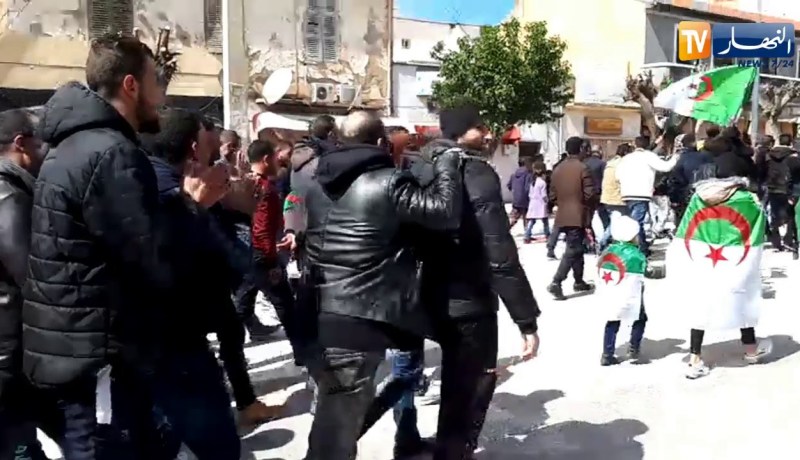 مسيرة سلمية دعما للحراك الشعبي بباتنة