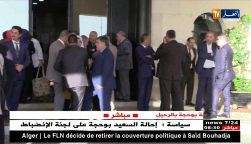 برلمان: النواب يحتجون أمام مقر المجلس الشعبي الوطني