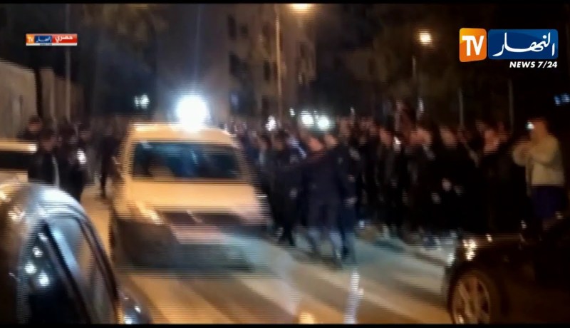 حصري للنهار.. لحظة خروج علي حداد من محكمة بئر مراد رايس بعد تقديمه أمام قاضي التحقيق