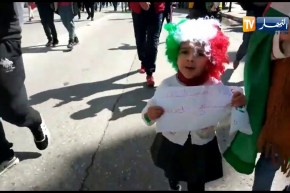 سكيكدة: شاهد طفلة في المسيرة..”جيش الشعب خاوة خاوة”