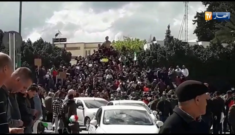 قالمة/ مسيرات سلمية تنديدا بالتمديد وتأجيل الإنتخابات