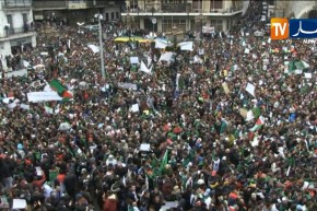 مسيرات الجمعة الخامسة على التوالي ترفض إلتحاق المعارضة للحراك الشعبي