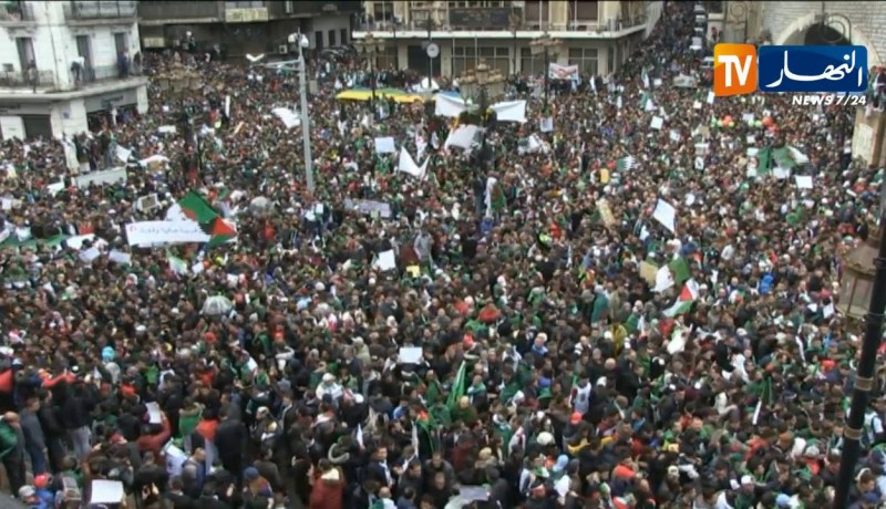 مسيرات الجمعة الخامسة على التوالي ترفض إلتحاق المعارضة للحراك الشعبي