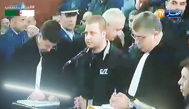 القاضي يواجه “عرباوي” بحقائق صادمة حول ملف تركيب السيارت..والمتهم يرد بالإنكار